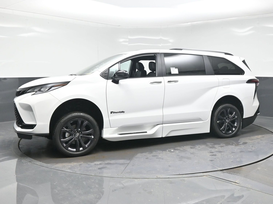 New 2025 Toyota Sienna Hybrid XSE Sport - BraunAbility Side Entry Entry In Floor Automatic Ramp