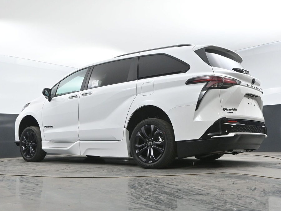 New 2025 Toyota Sienna Hybrid LE - BraunAbility Side Entry Entry Fold Out Automatic Ramp