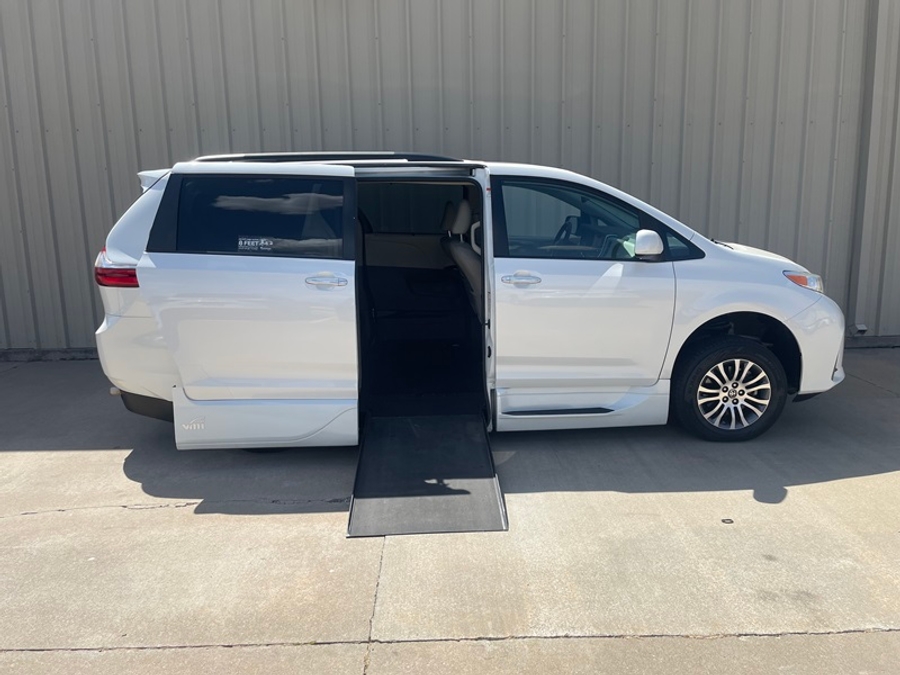 Used 2020 Toyota Sienna XLE - VMI Side Entry In Floor Automatic Ramp