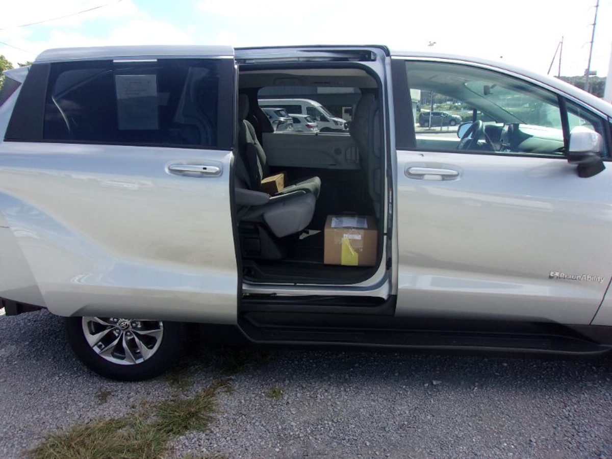 2025 TOYOTA SIENNA - Image 6