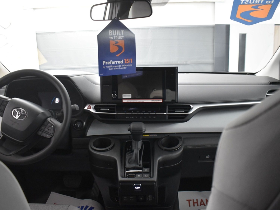 New 2025 Toyota Sienna Hybrid LE - BraunAbility Side Entry Entry Fold Out Automatic Ramp