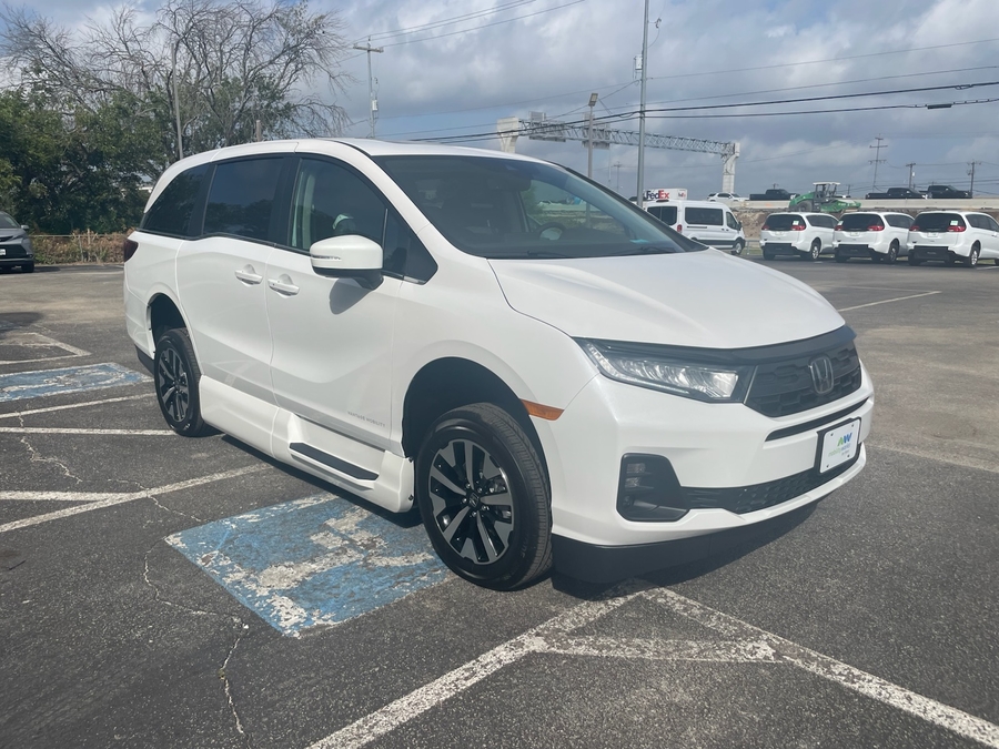 White Honda Odyssey with Side Entry Automatic In Floor ramp