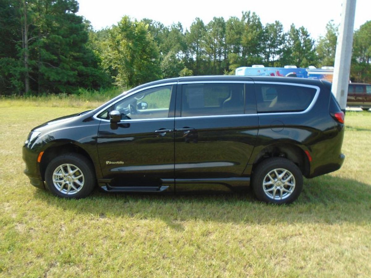 2023 CHRYSLER VOYAGER - Image 2