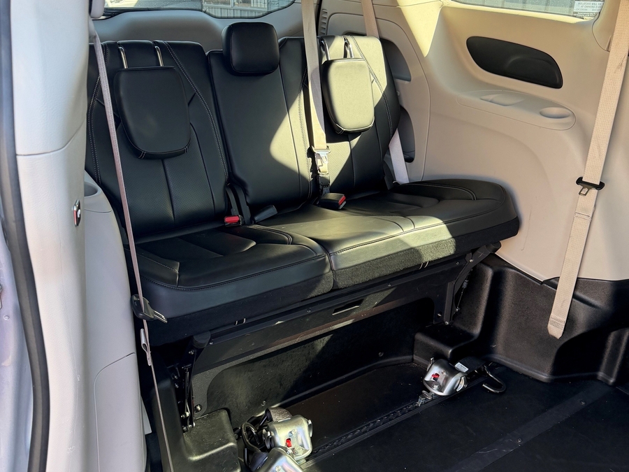 Used 2023 Chrysler Pacifica Touring L Safety - BraunAbility Side Entry In Floor Automatic Ramp