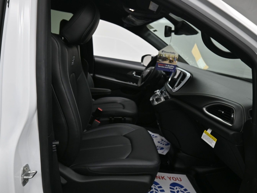 New 2026 Chrysler Pacifica Select Sport - BraunAbility Side Entry Fold Out Automatic Ramp