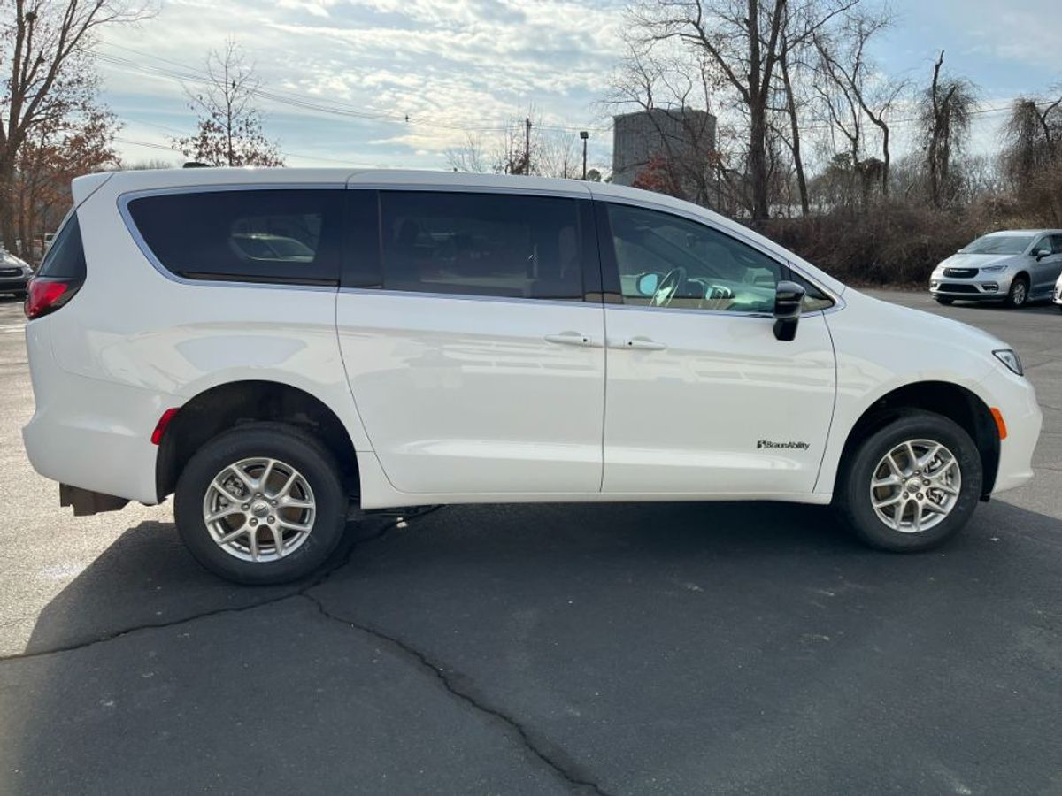 White Chrysler Pacifica with Rear Entry Manual Fold Out ramp