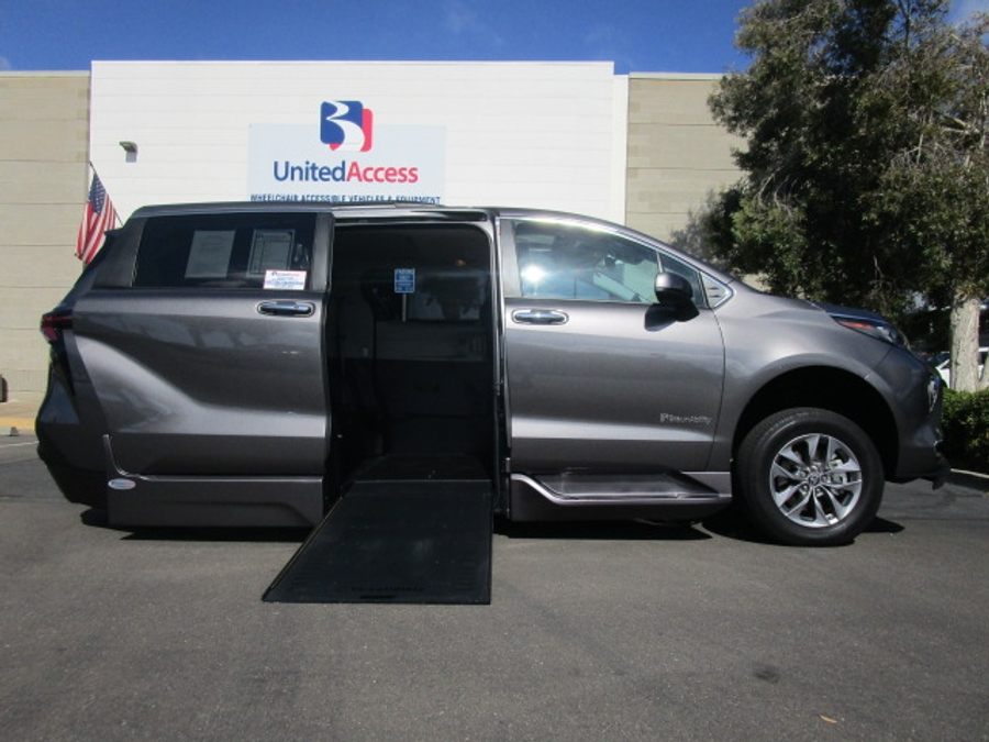 Used 2024 Toyota Sienna Hybrid XLE - BraunAbility Side Entry Entry In Floor Automatic Ramp