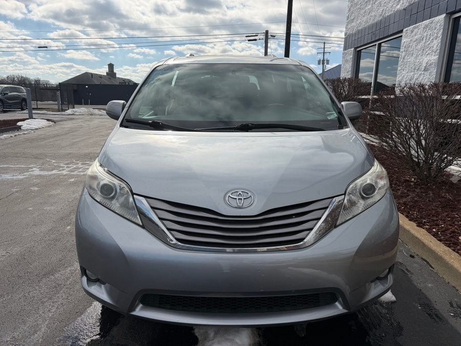 Used 2017 Toyota Sienna XLE Base - BraunAbility Side Entry Entry In Floor Automatic Ramp