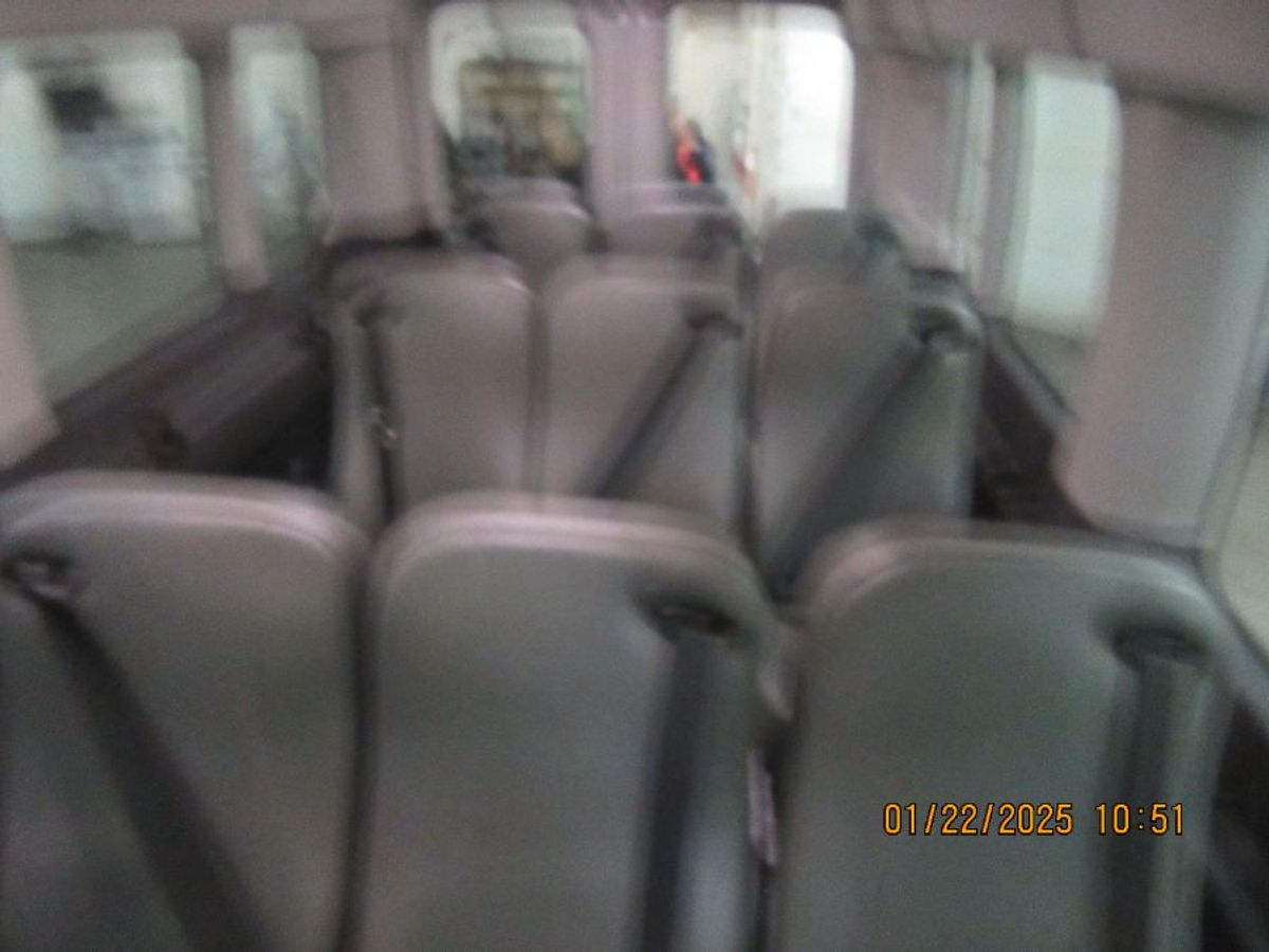 White Ford Transit image number 5