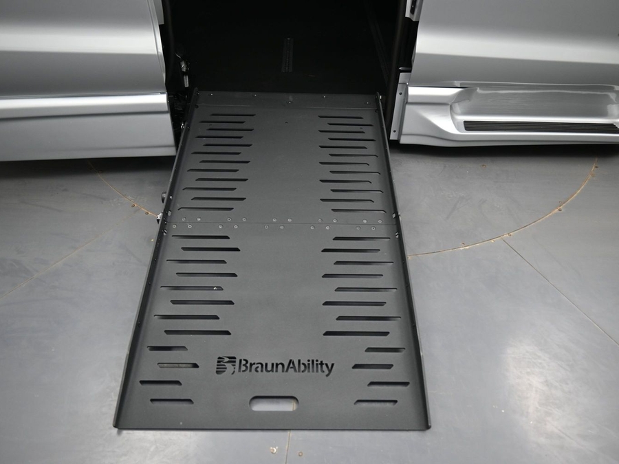 New 2026 Chrysler Pacifica Select Safety - BraunAbility Side Entry Fold Out Automatic Ramp