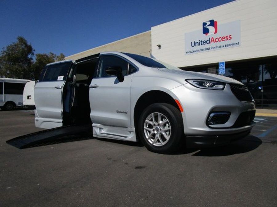 Used 2024 Chrysler Pacifica Touring L - BraunAbility Side Entry Entry Fold Out Automatic Ramp