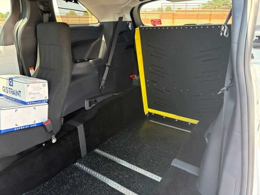New 2026 Toyota Sienna Hybrid LE - Vantage Mobility Rear Entry Fold Out Manual Ramp