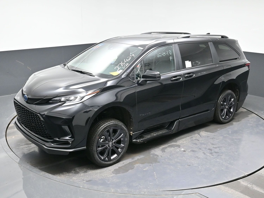 Black Toyota Sienna image number 23