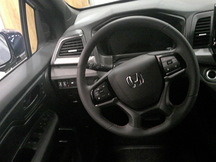 Grey Honda Odyssey image number 7