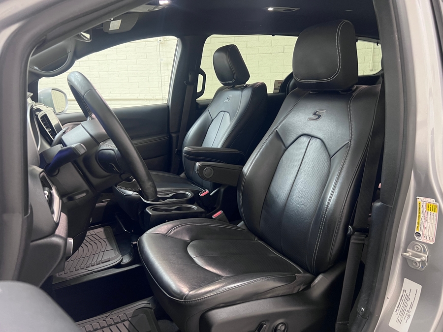Used 2020 Chrysler Pacifica Touring L - BraunAbility Side Entry In Floor Automatic Ramp