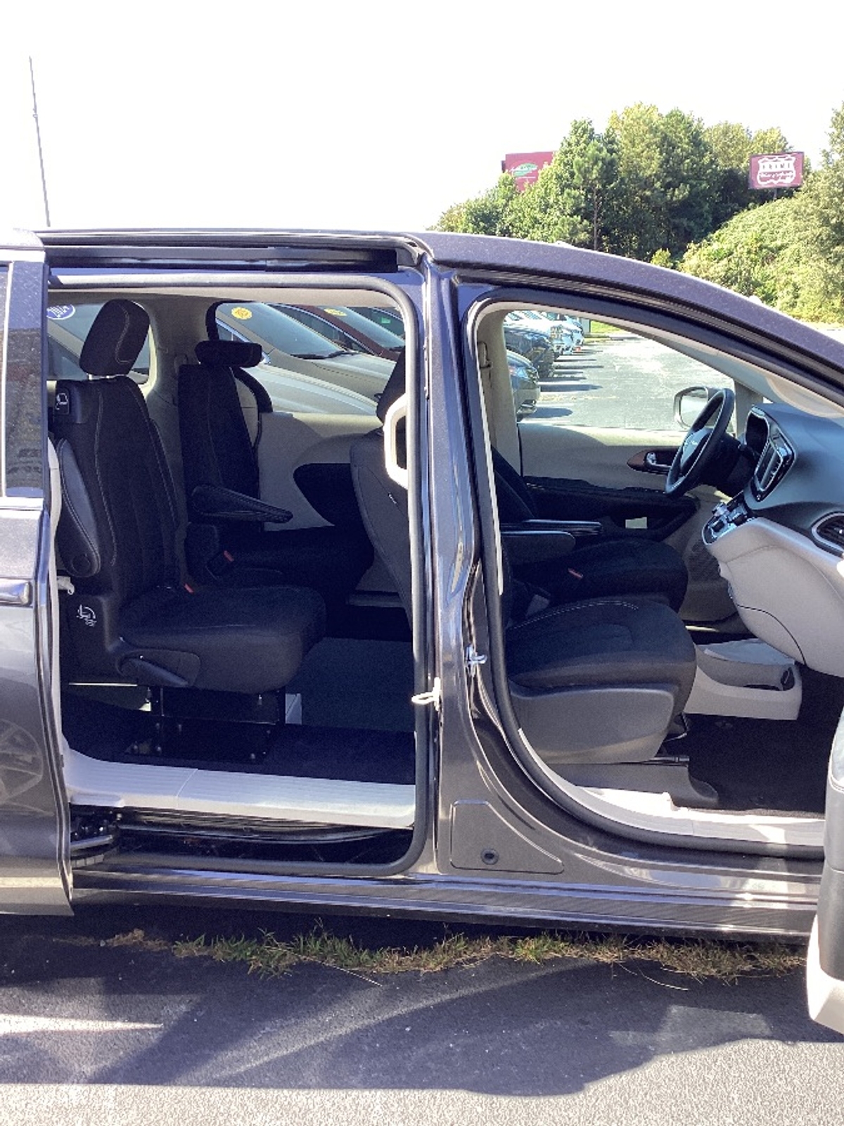 2023 CHRYSLER VOYAGER - Image 9