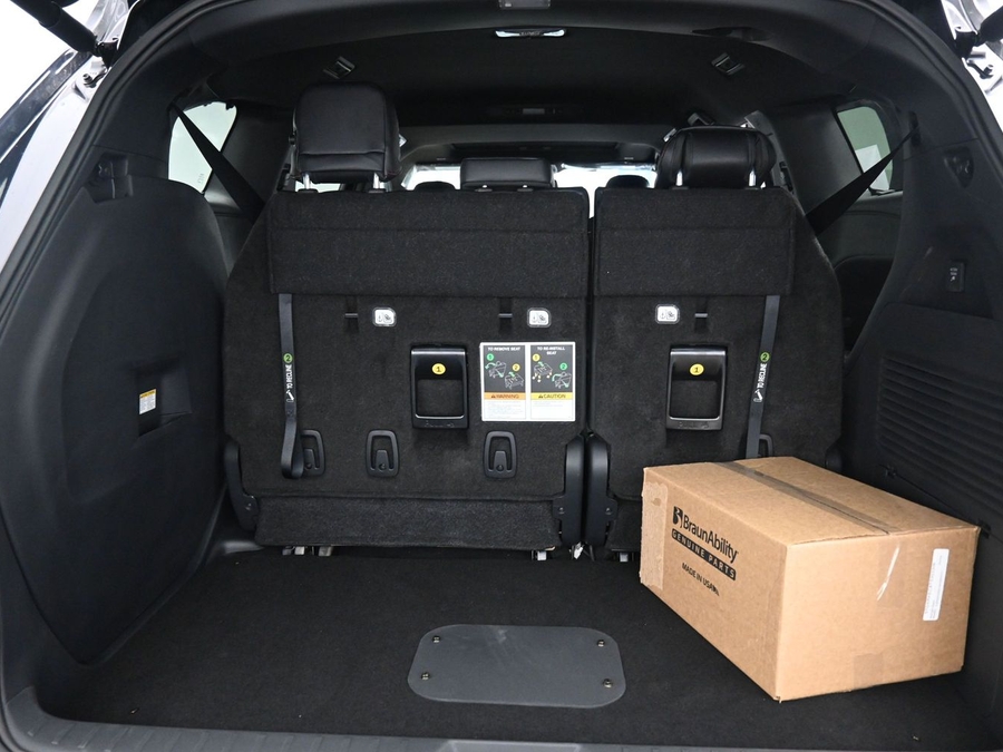 New 2026 Toyota Sienna Hybrid XSE Sport - BraunAbility Side Entry Fold Out Automatic Ramp
