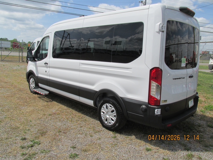 White Ford T350 image number 10