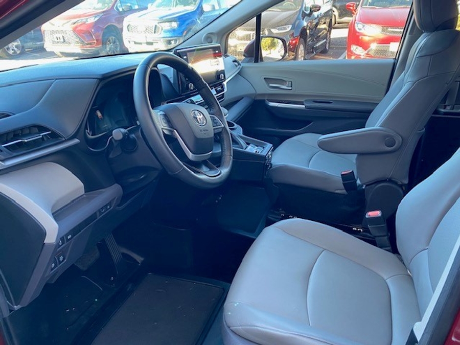 Used 2021 Toyota Sienna Hybrid XLE Plus - BraunAbility Side Entry Entry Fold Out Automatic Ramp