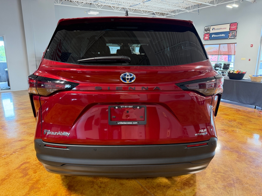 Used 2024 Toyota Sienna Hybrid XLE - BraunAbility Side Entry Entry Fold Out Automatic Ramp