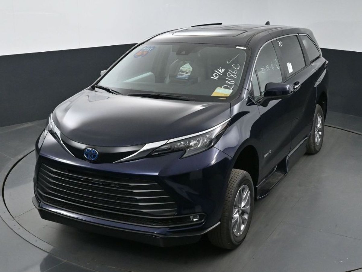 2025 TOYOTA SIENNA - Image 24