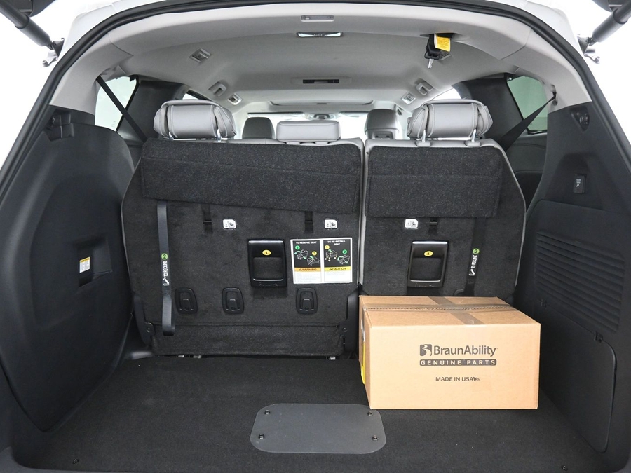 New 2026 Toyota Sienna Hybrid XLE Add - BraunAbility Side Entry Entry Fold Out Automatic Ramp