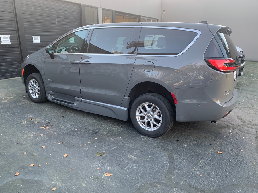 Used 2023 Chrysler Pacifica Touring L Safety - BraunAbility Side Entry In Floor Automatic Ramp