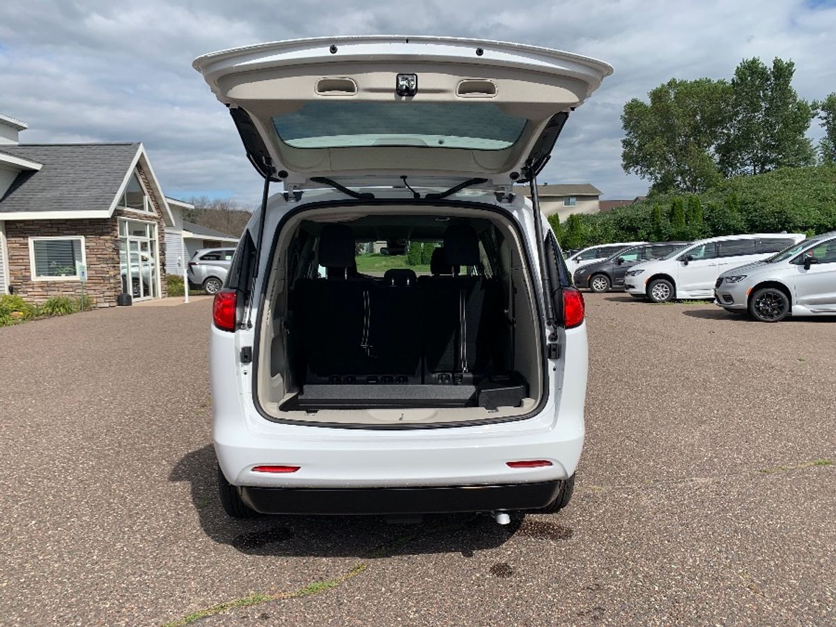 2024 CHRYSLER VOYAGER - Image 20