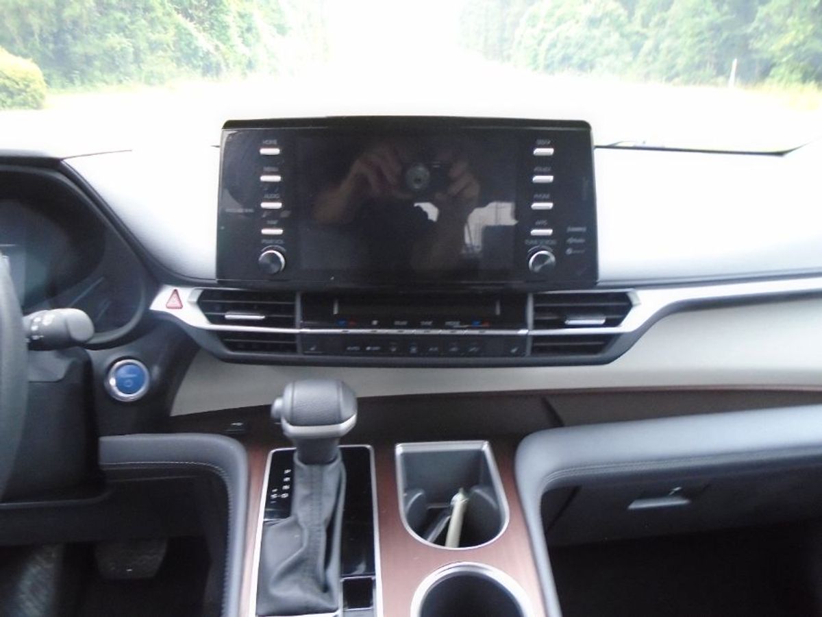 2024 TOYOTA SIENNA - Image 3