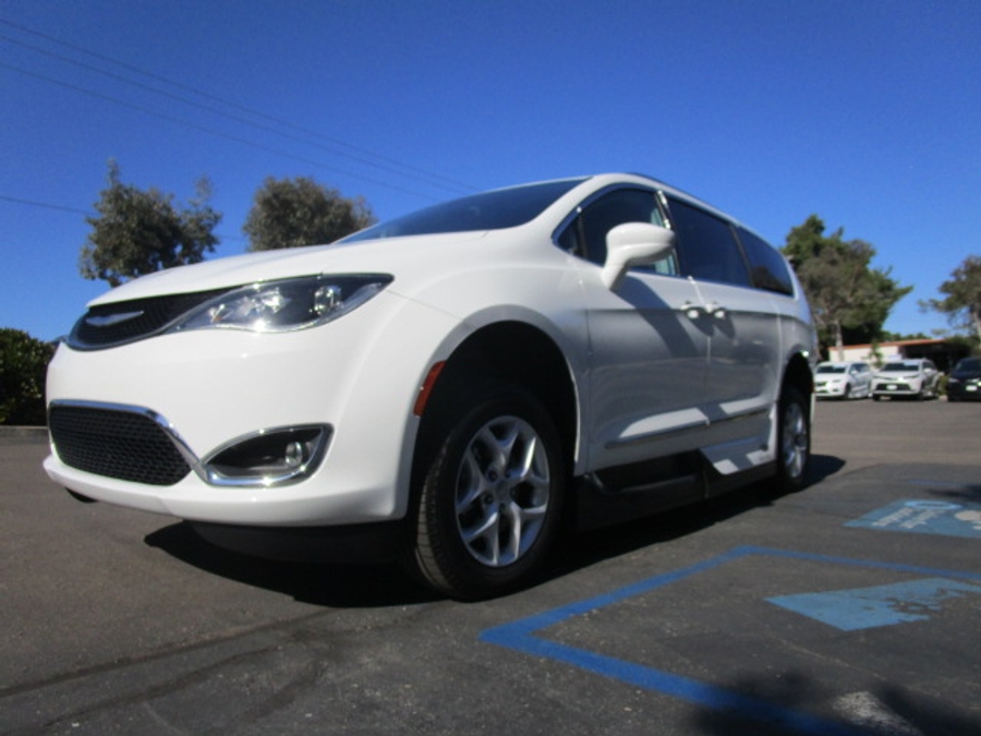 Used 2018 Chrysler Pacifica Touring L - VMI Side Entry Entry In Floor Automatic Ramp