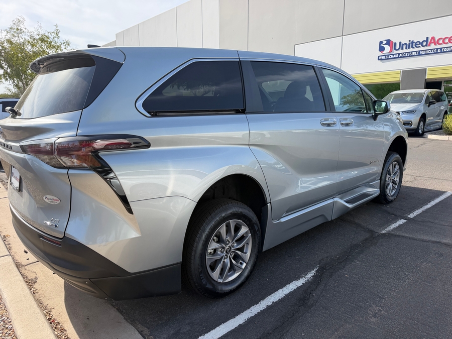 Used 2024 Toyota Sienna Hybrid LE - BraunAbility Side Entry Fold Out Automatic Ramp