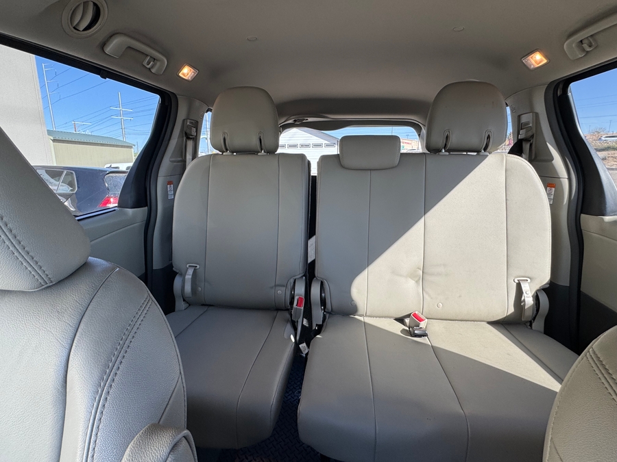 Used 2018 Toyota Sienna XLE - ATS Rear Entry Entry Fold Out Manual Ramp