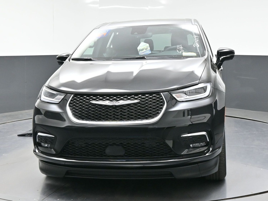 Black Chrysler Pacifica image number 2