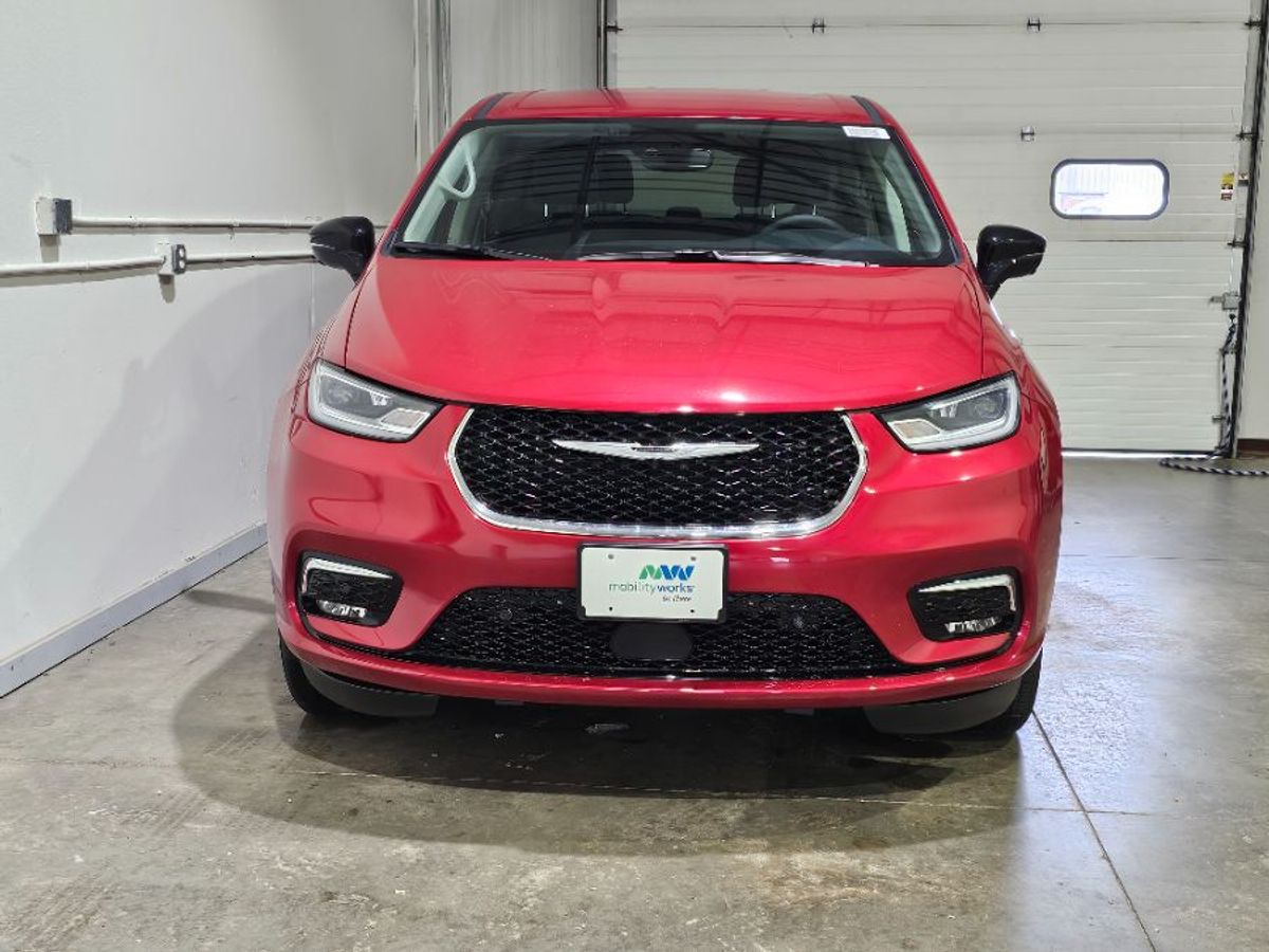 2024 CHRYSLER PACIFICA - Image 8