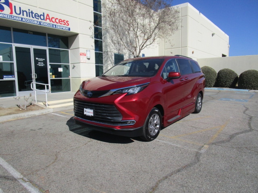 Used 2022 Toyota Sienna Hybrid XLE - VMI Side Entry Entry In Floor Automatic Ramp