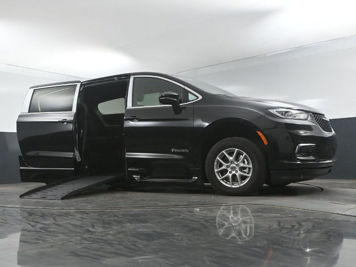 2025 CHRYSLER PACIFICA - Image 19