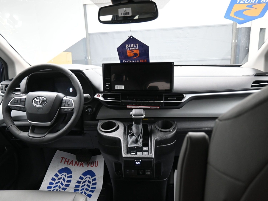 New 2026 Toyota Sienna Hybrid XLE Base - BraunAbility Side Entry Entry Fold Out Automatic Ramp