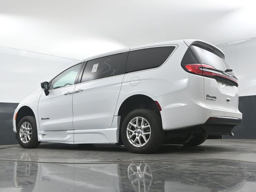 Used 2024 Chrysler Pacifica Touring L - BraunAbility Side Entry Entry Fold Out Automatic Ramp