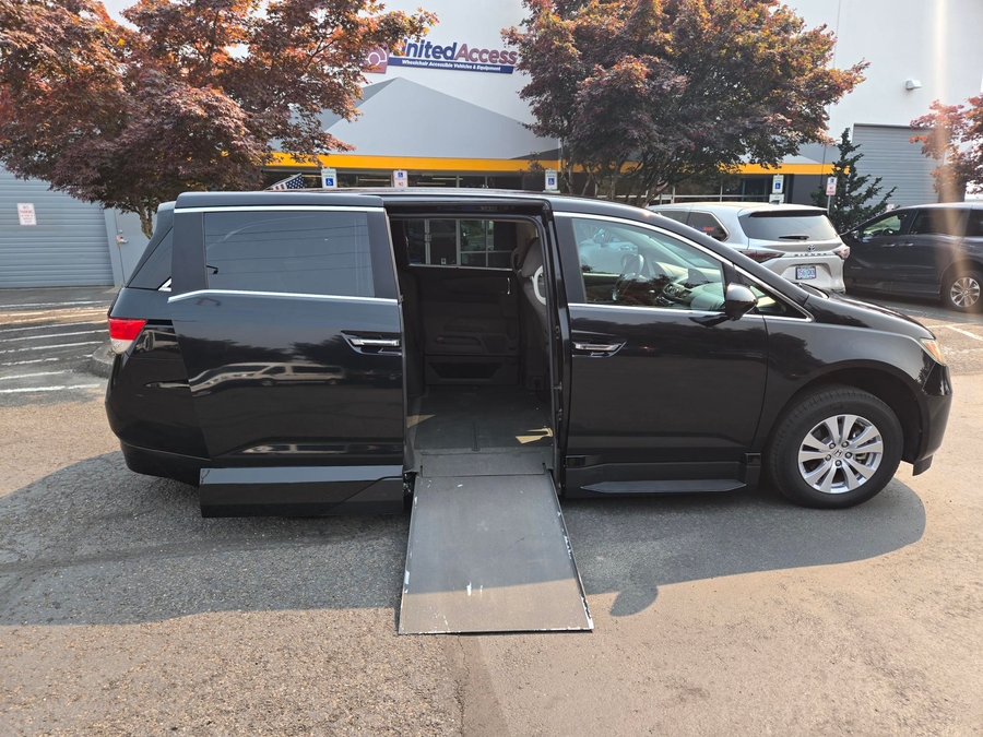 Used 2015 Honda Odyssey EX - BraunAbility Side Entry In Floor Automatic Ramp