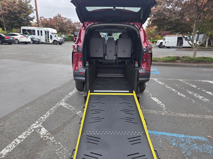 New 2026 Toyota Sienna Hybrid LE - Vantage Mobility Rear Entry Fold Out Manual Ramp