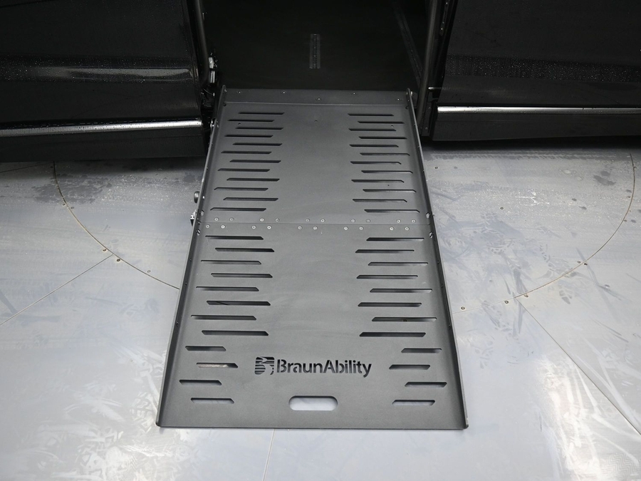 Black Chrysler Pacifica image number 10