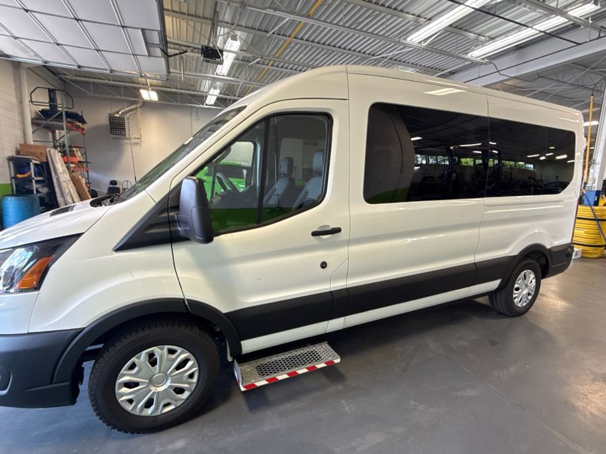 White Ford T350 image number 16