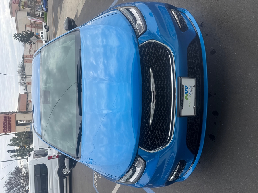 Blue Chrysler Pacifica image number 4