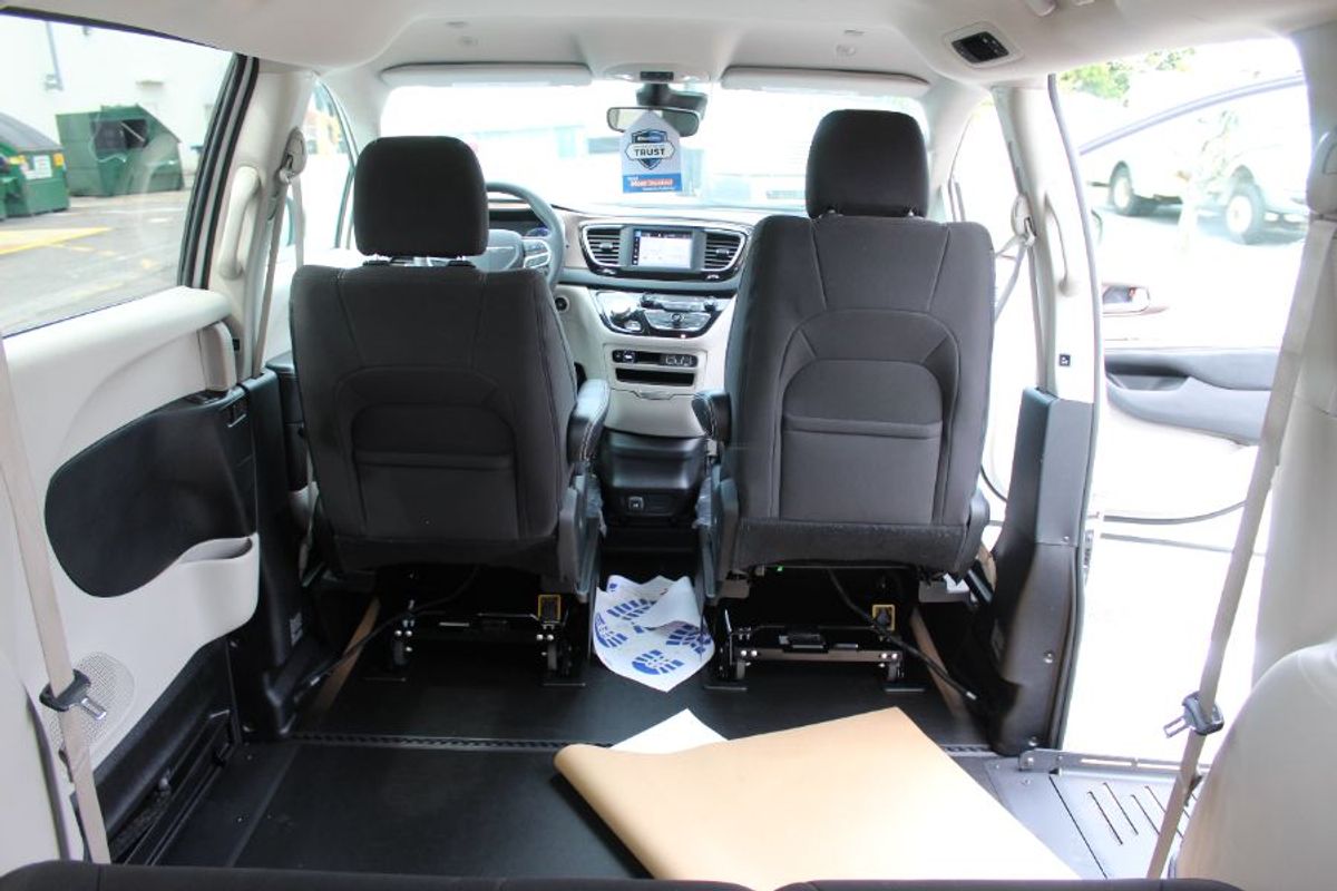 2023 CHRYSLER VOYAGER - Image 11