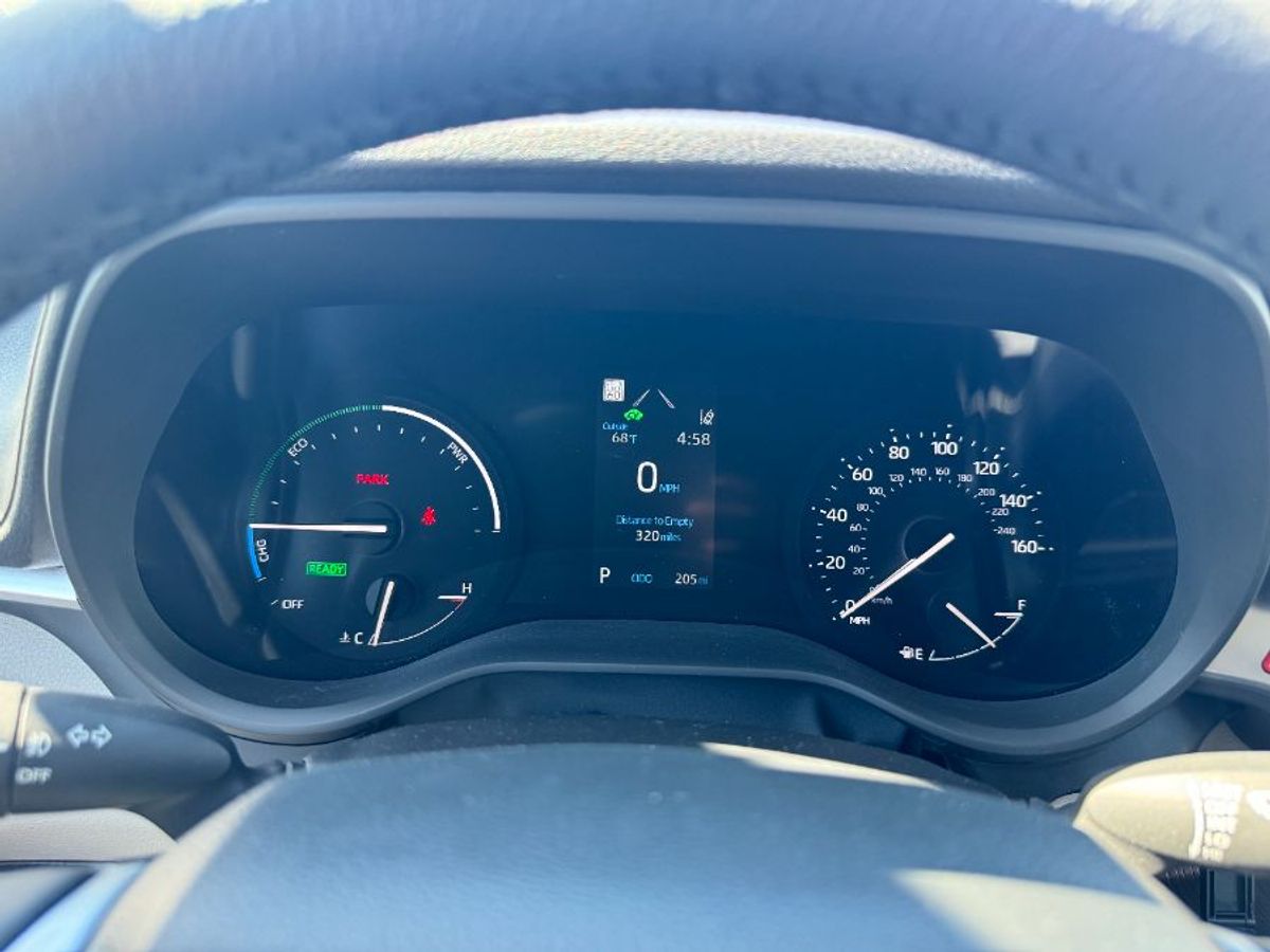 Silver Toyota Sienna image number 18