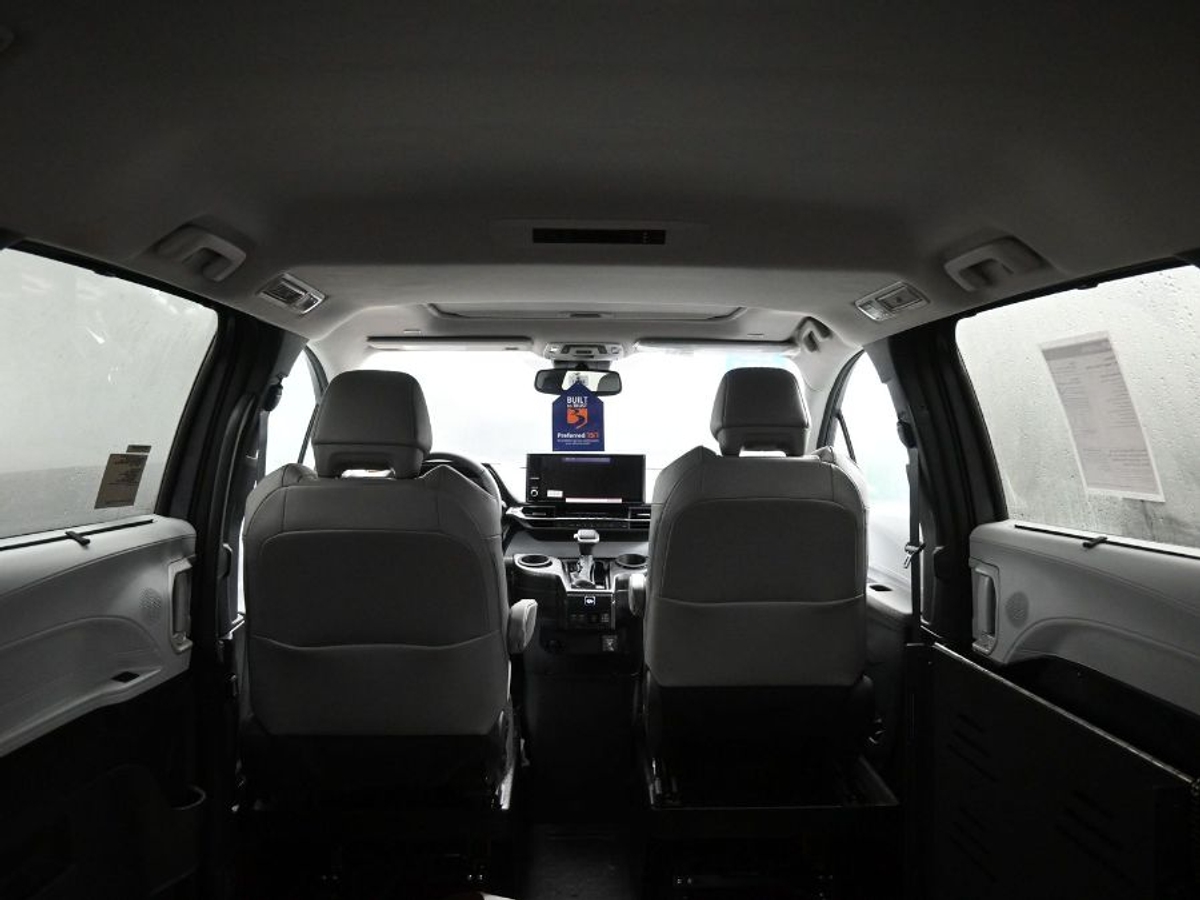 2025 TOYOTA SIENNA - Image 15