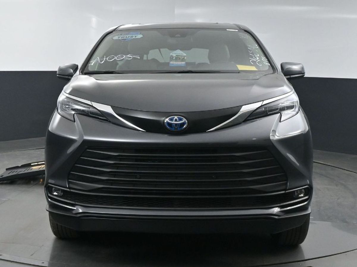 2025 TOYOTA SIENNA - Image 3