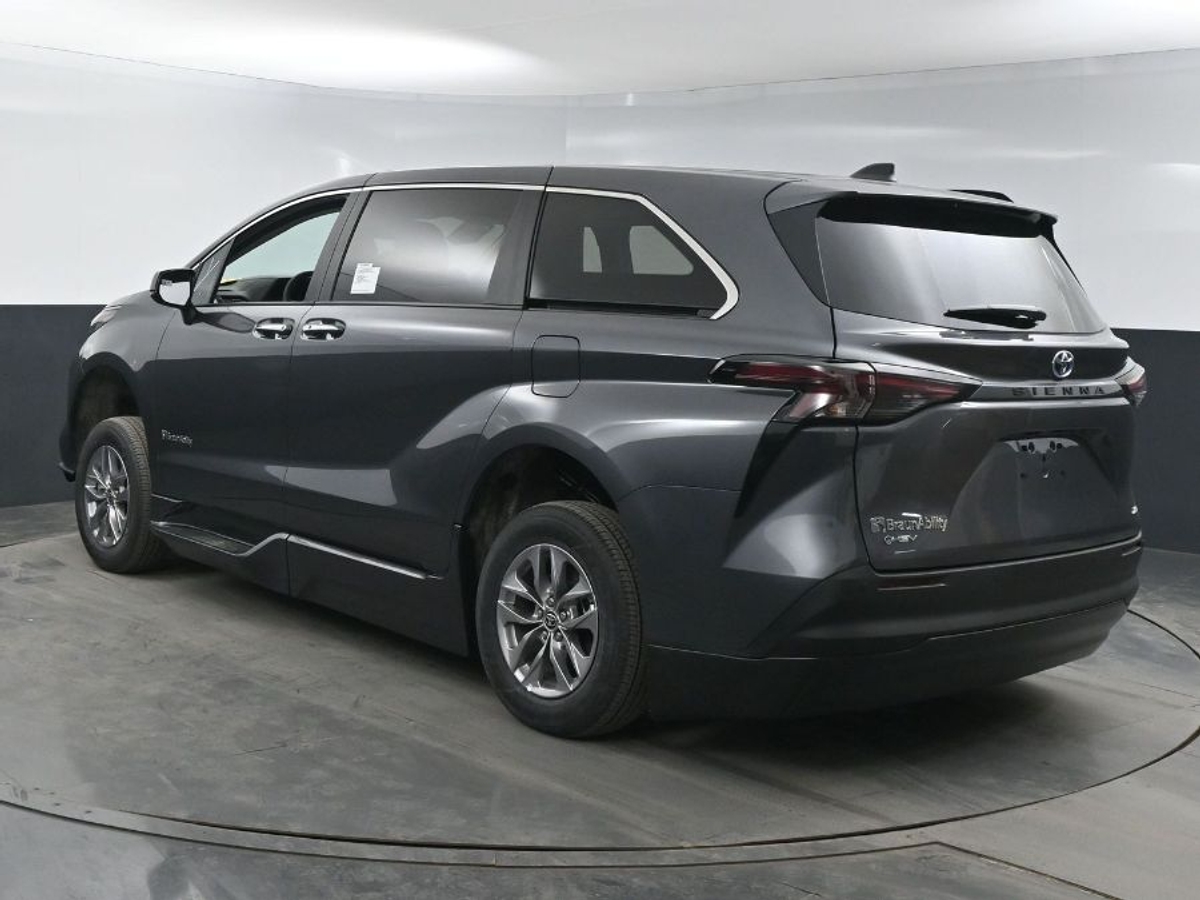 2025 TOYOTA SIENNA - Image 4
