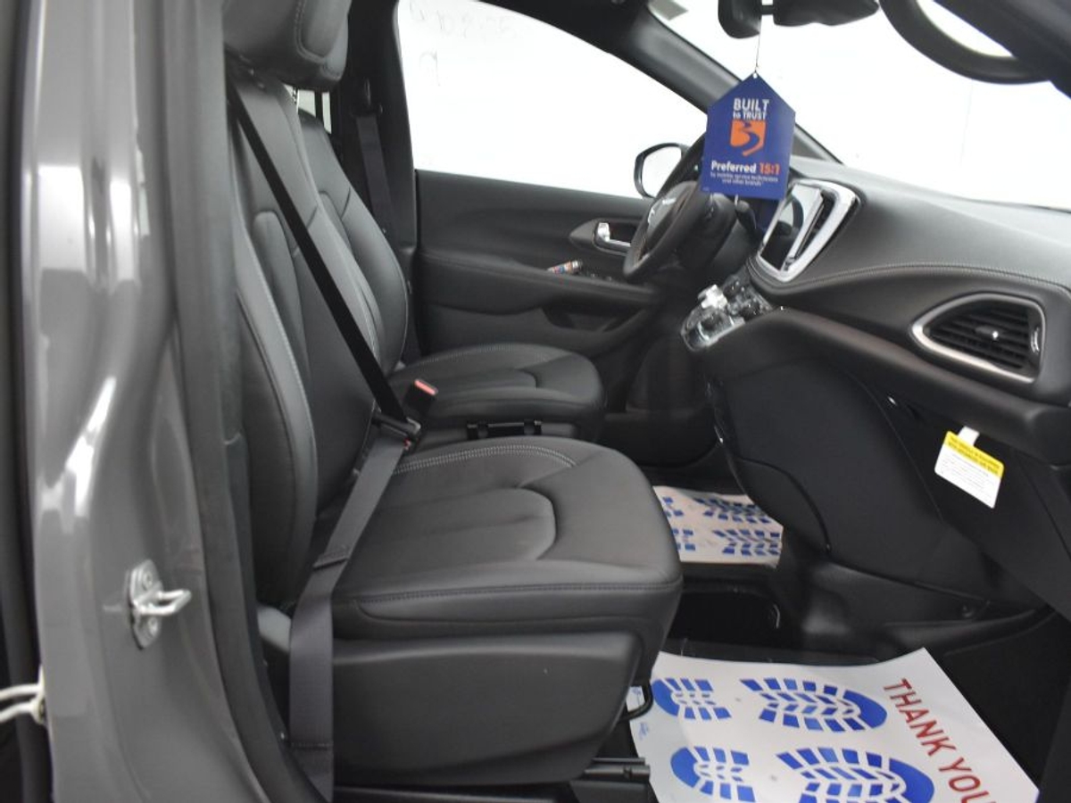 2025 CHRYSLER PACIFICA - Image 7