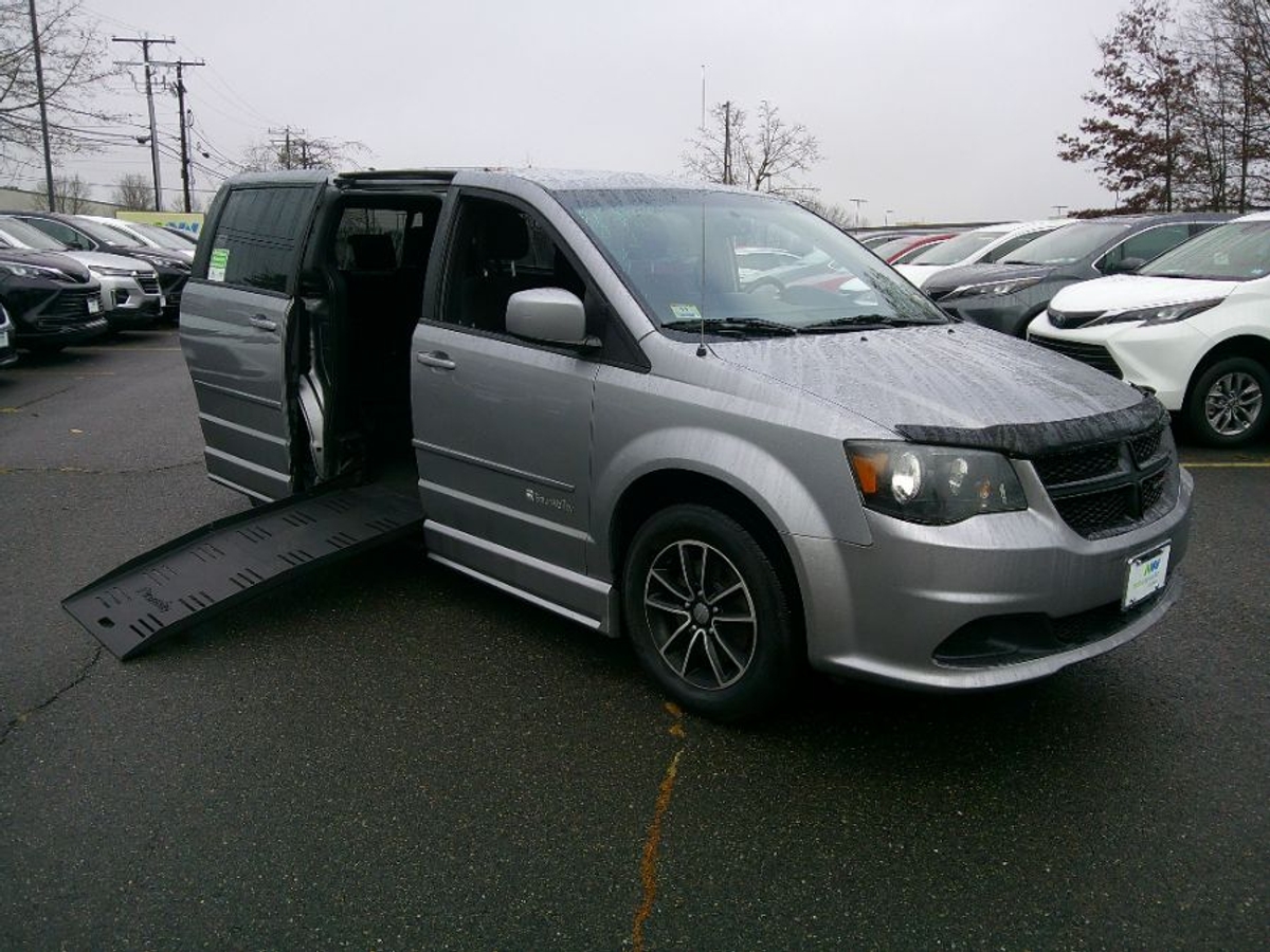 2015 DODGE GRAND CARAVAN - Image 2